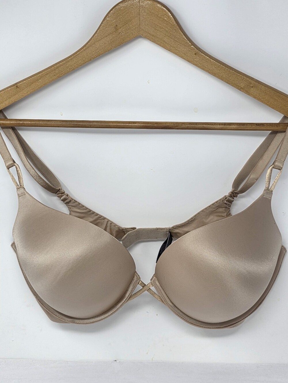 Victoria's Secret Bombshell Plunge Bra 36D Beige Nude